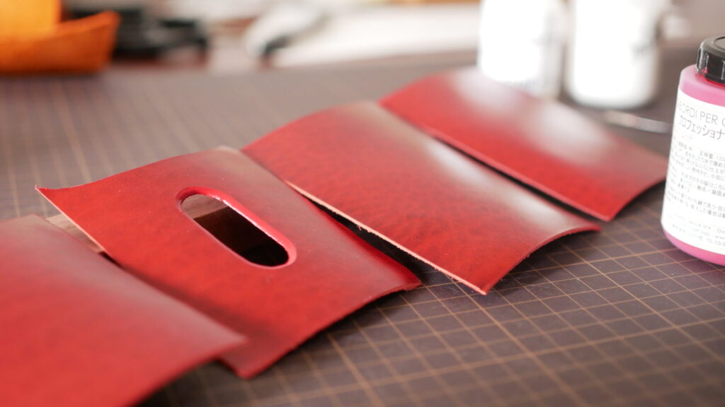 革のパスケース（赤）- 作り方 - パスケース製作途中の写真1
