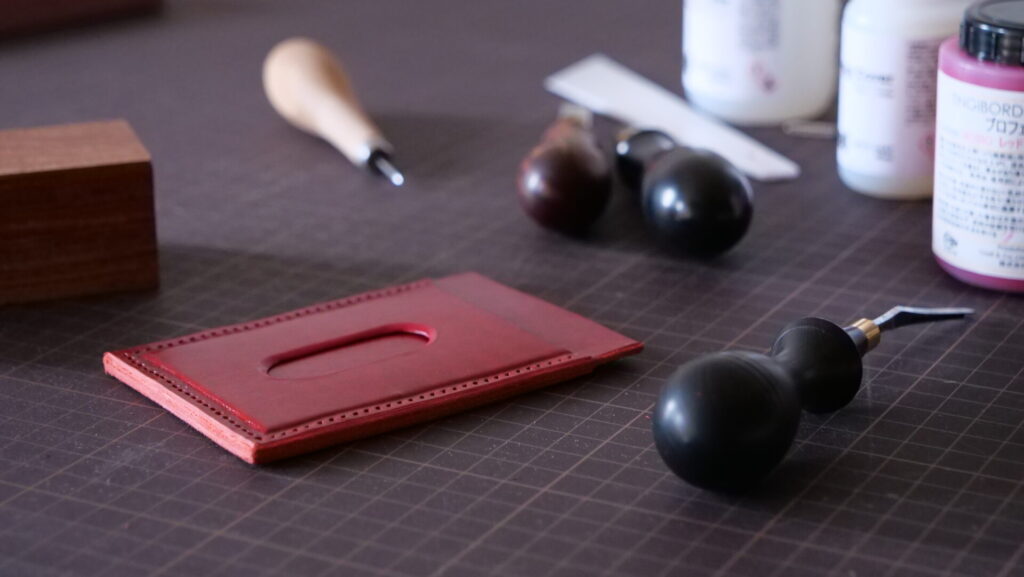 革のパスケース（赤）- 作り方 - パスケース製作途中の写真2