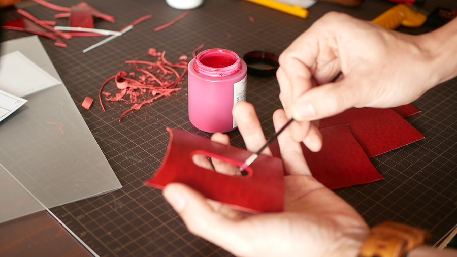 革のパスケース（赤）- 作り方 - フェニーチェのエッジペイントでペイント