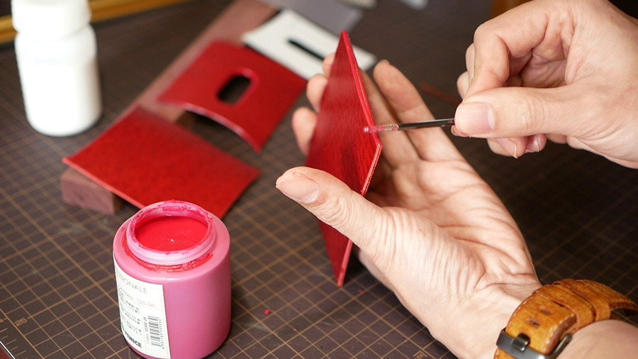 革のパスケース（赤）- 作り方 - 本体を接着してエッジペイント