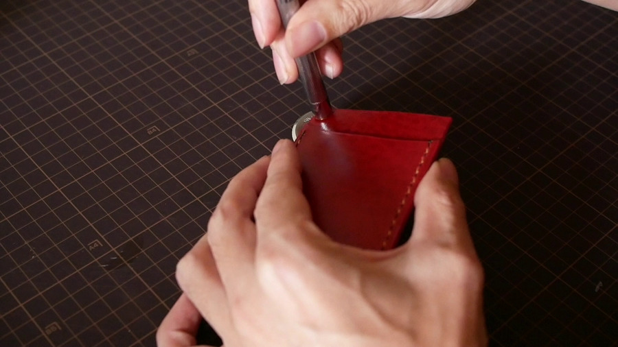 革のパスケース（赤）- 作り方 - ハトメ#300を取り付け